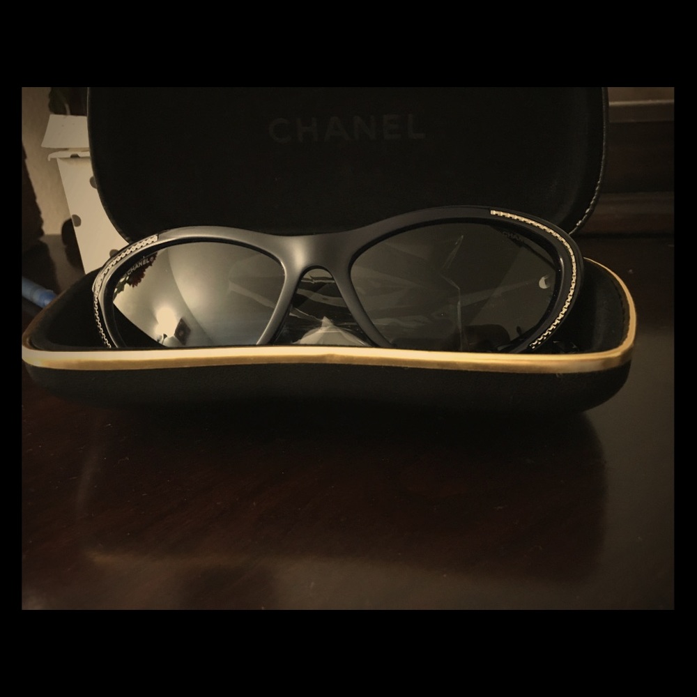 CHANEL deep blue brand new shade with Case